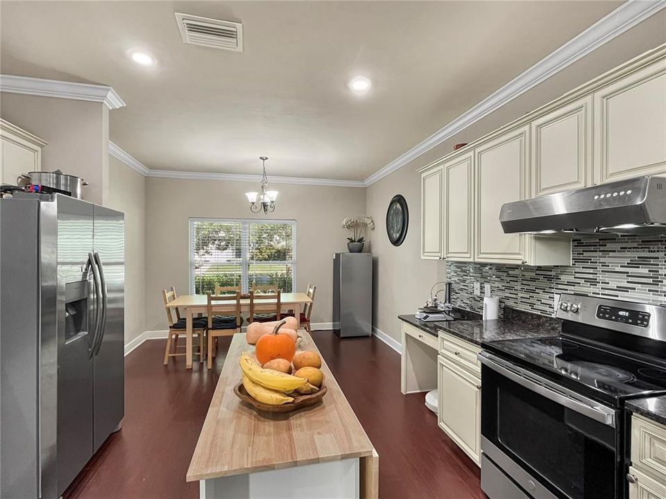 Activo con contrato: $349,990 (3 camas, 2 baños, 1686 Pies cuadrados)