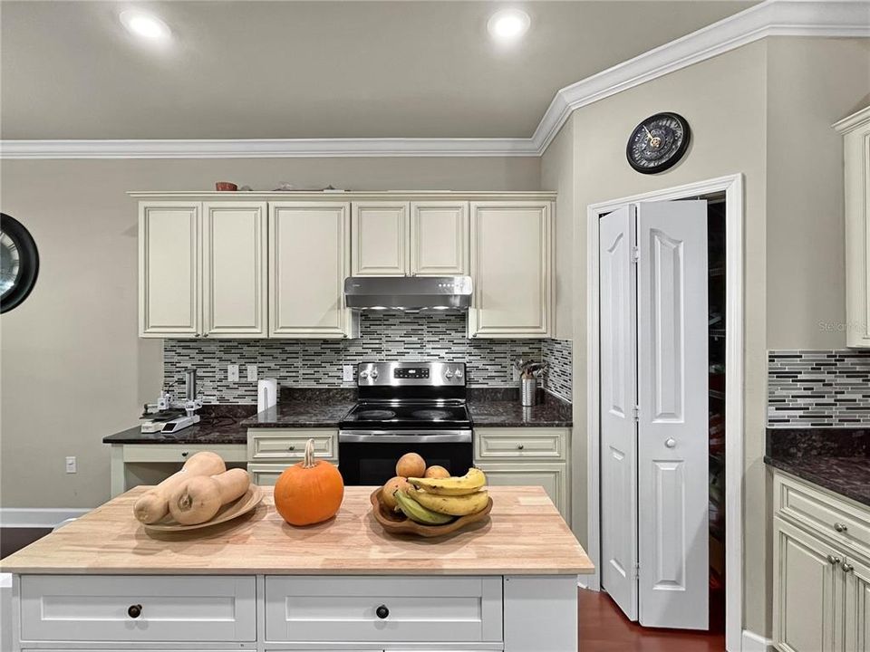 Activo con contrato: $349,990 (3 camas, 2 baños, 1686 Pies cuadrados)