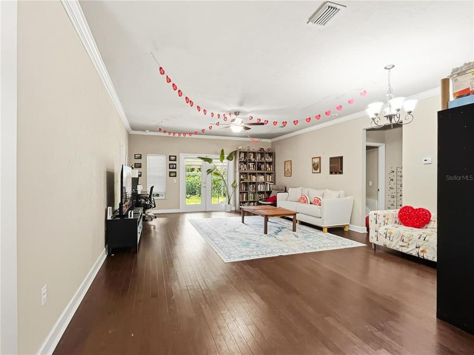 Activo con contrato: $349,990 (3 camas, 2 baños, 1686 Pies cuadrados)