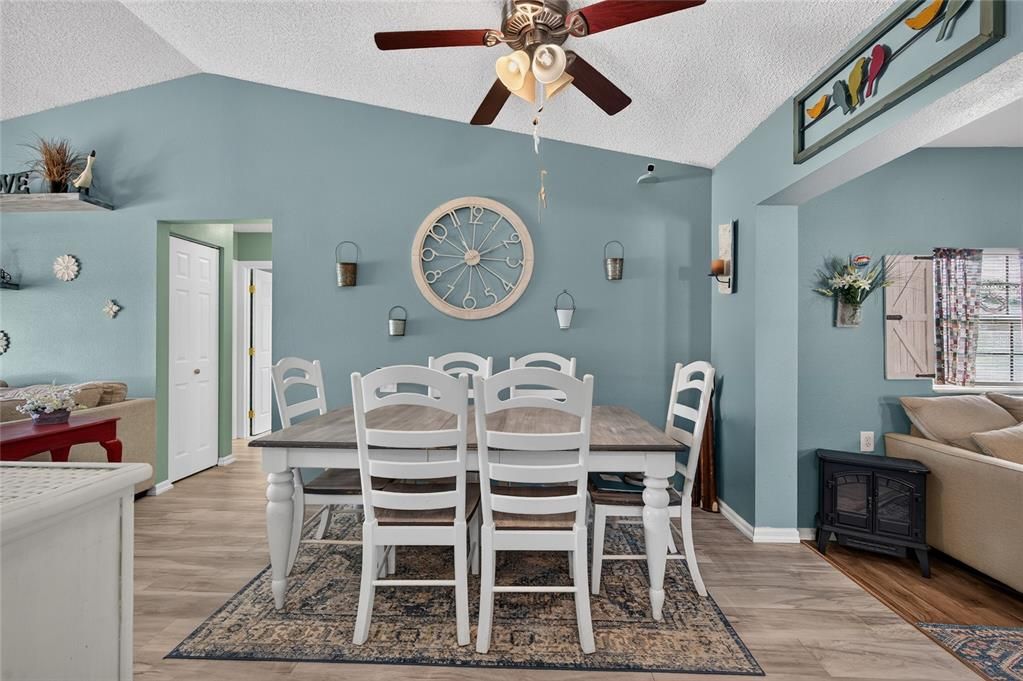 Active With Contract: $240,000 (3 beds, 2 baths, 1331 Square Feet)