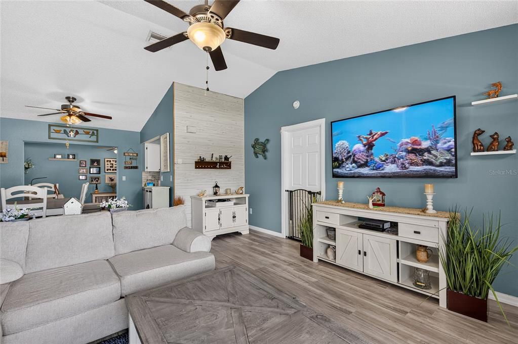 Active With Contract: $240,000 (3 beds, 2 baths, 1331 Square Feet)