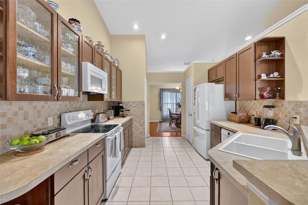 For Sale: $1,083,000 (3 beds, 2 baths, 2958 Square Feet)