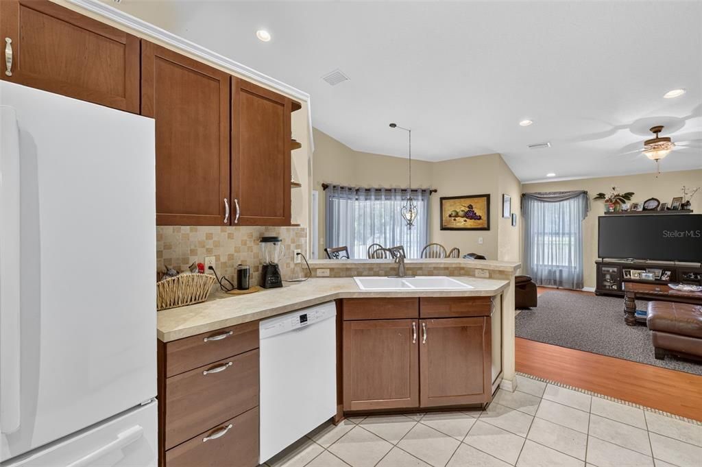 For Sale: $1,083,000 (3 beds, 2 baths, 2958 Square Feet)