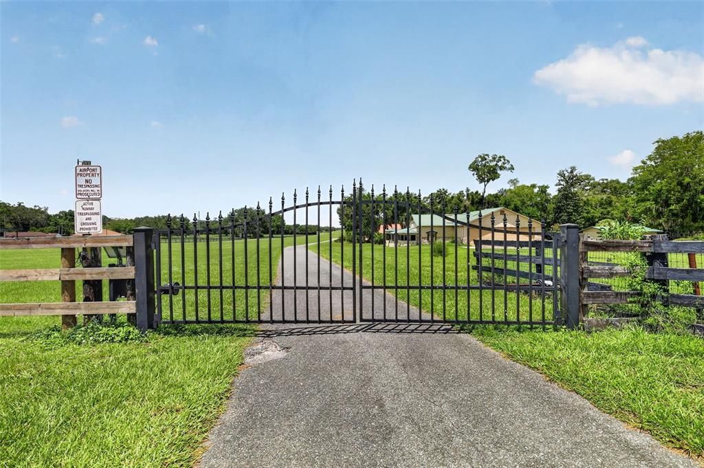 For Sale: $1,083,000 (3 beds, 2 baths, 2958 Square Feet)