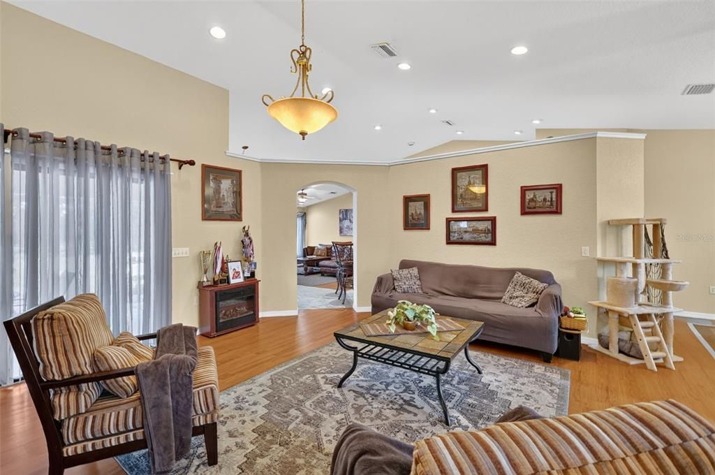 For Sale: $1,083,000 (3 beds, 2 baths, 2958 Square Feet)