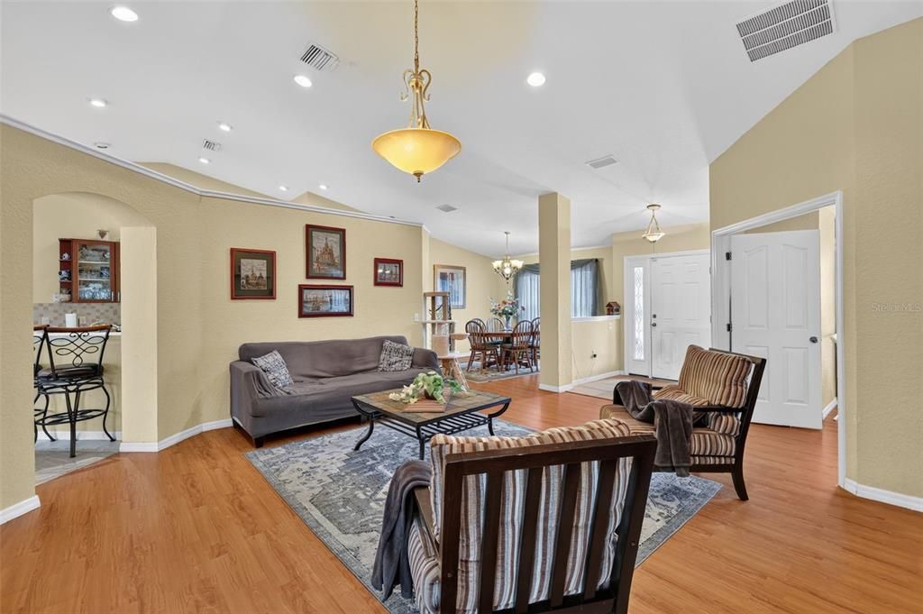 For Sale: $1,083,000 (3 beds, 2 baths, 2958 Square Feet)