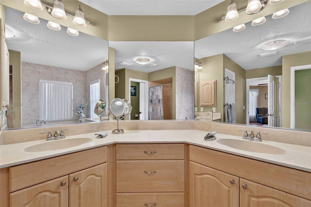 For Sale: $1,083,000 (3 beds, 2 baths, 2958 Square Feet)