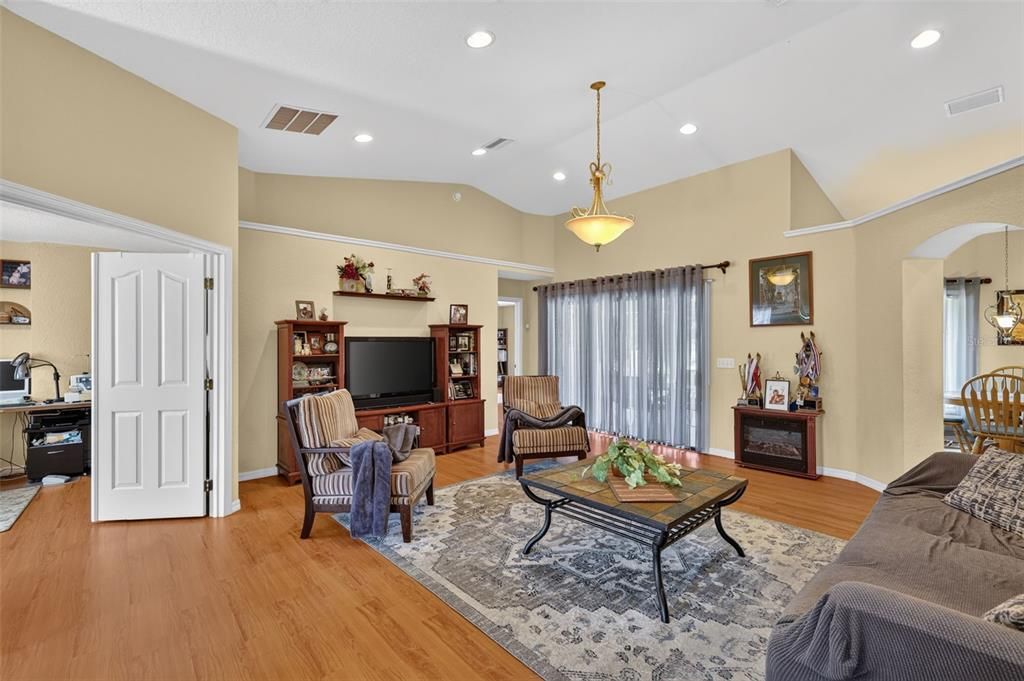 For Sale: $1,083,000 (3 beds, 2 baths, 2958 Square Feet)