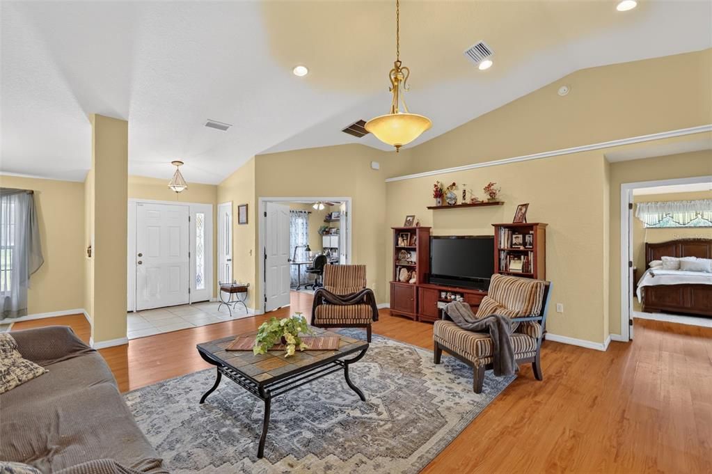 For Sale: $1,083,000 (3 beds, 2 baths, 2958 Square Feet)