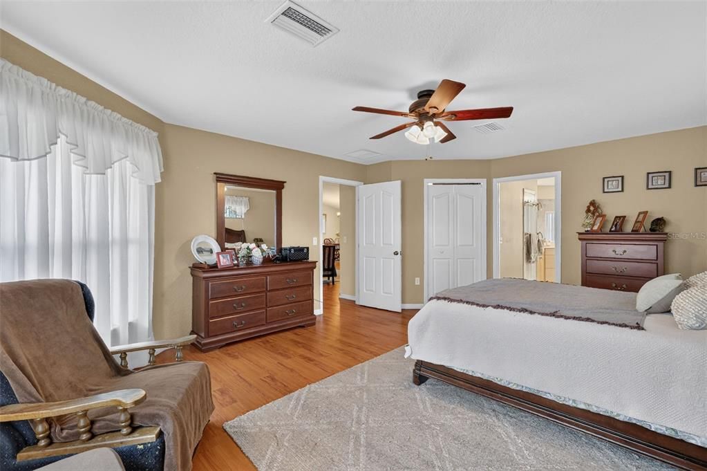 For Sale: $1,083,000 (3 beds, 2 baths, 2958 Square Feet)