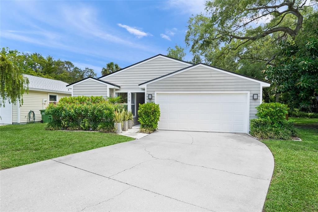 For Sale: $595,000 (3 beds, 2 baths, 1328 Square Feet)