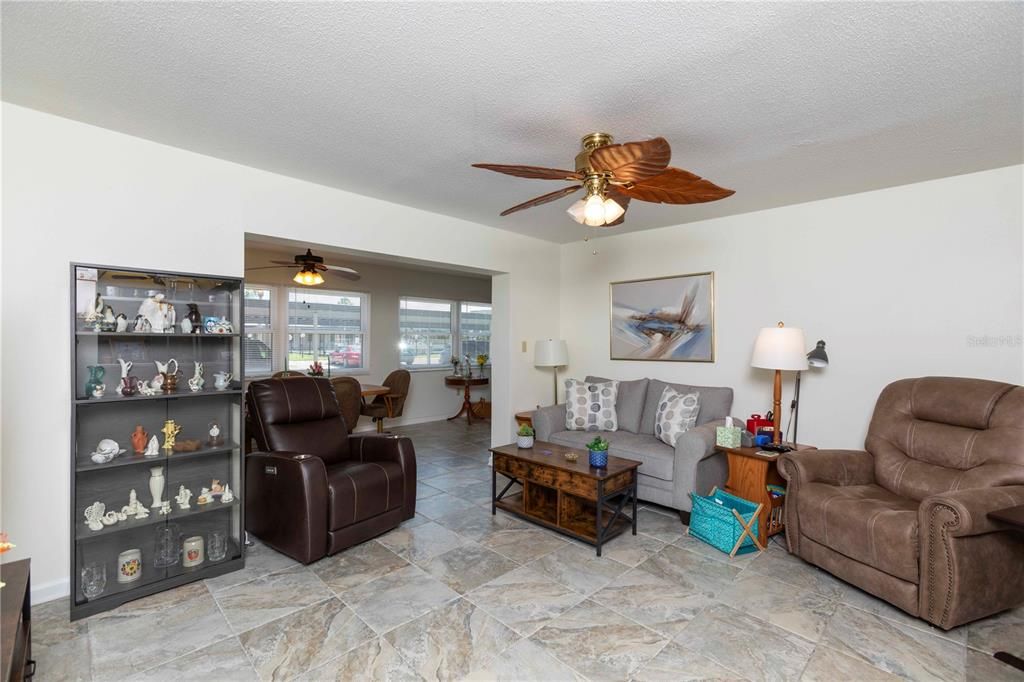 For Sale: $119,000 (2 beds, 2 baths, 1088 Square Feet)