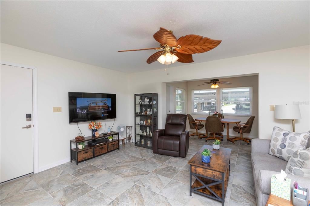 For Sale: $119,000 (2 beds, 2 baths, 1088 Square Feet)