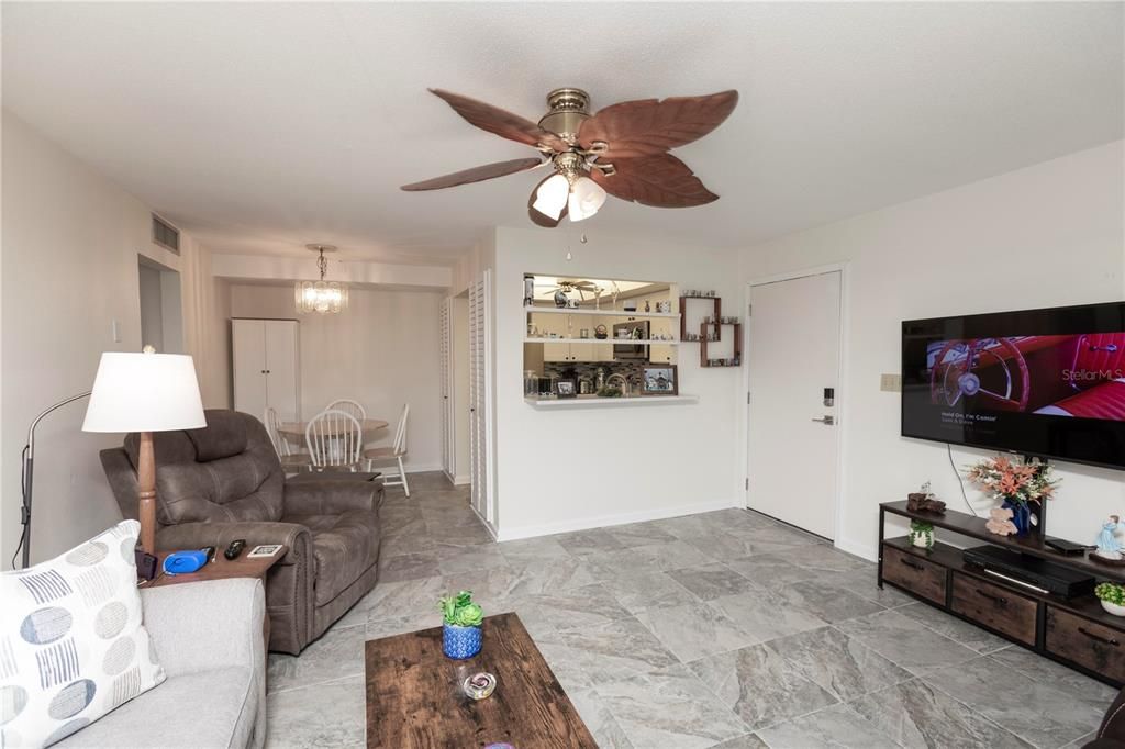 For Sale: $119,000 (2 beds, 2 baths, 1088 Square Feet)