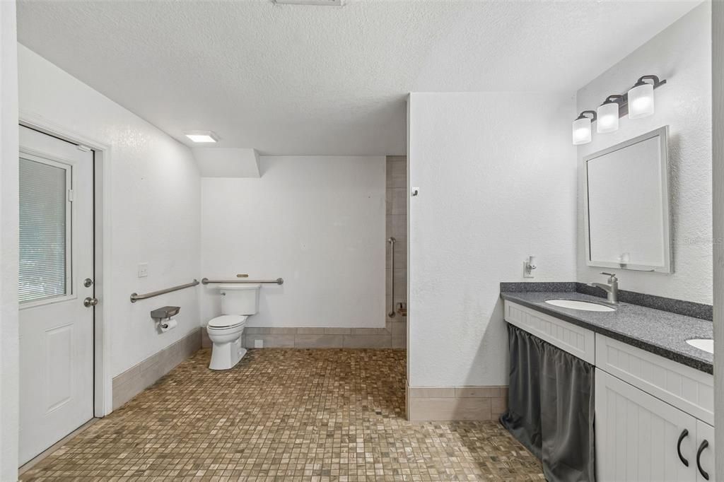 Activo con contrato: $289,000 (2 camas, 2 baños, 1470 Pies cuadrados)