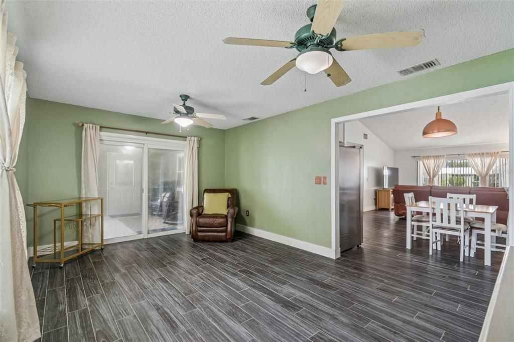 Activo con contrato: $289,000 (2 camas, 2 baños, 1470 Pies cuadrados)