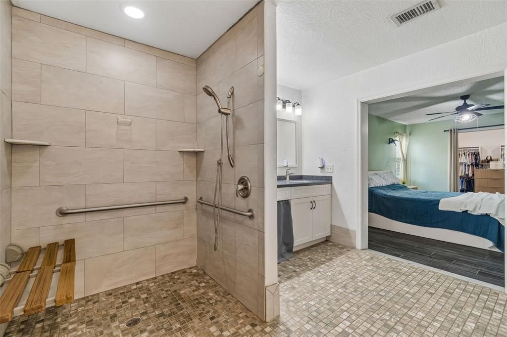 Activo con contrato: $289,000 (2 camas, 2 baños, 1470 Pies cuadrados)