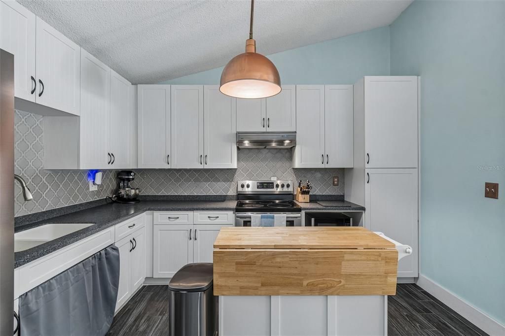 Activo con contrato: $289,000 (2 camas, 2 baños, 1470 Pies cuadrados)