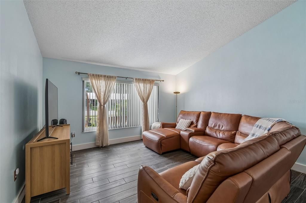 Activo con contrato: $289,000 (2 camas, 2 baños, 1470 Pies cuadrados)