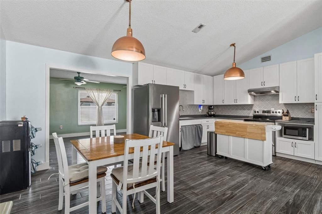 Activo con contrato: $289,000 (2 camas, 2 baños, 1470 Pies cuadrados)