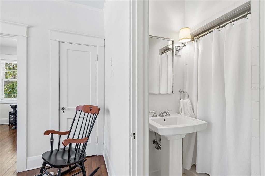 Activo con contrato: $1,825,000 (3 camas, 3 baños, 2175 Pies cuadrados)