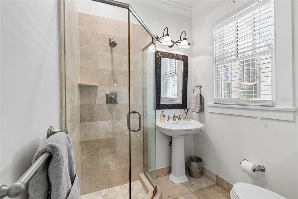 Activo con contrato: $1,825,000 (3 camas, 3 baños, 2175 Pies cuadrados)