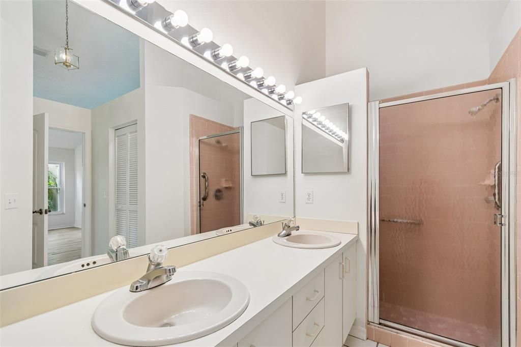 For Sale: $335,000 (2 beds, 2 baths, 1280 Square Feet)