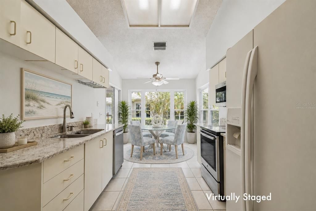 For Sale: $335,000 (2 beds, 2 baths, 1280 Square Feet)