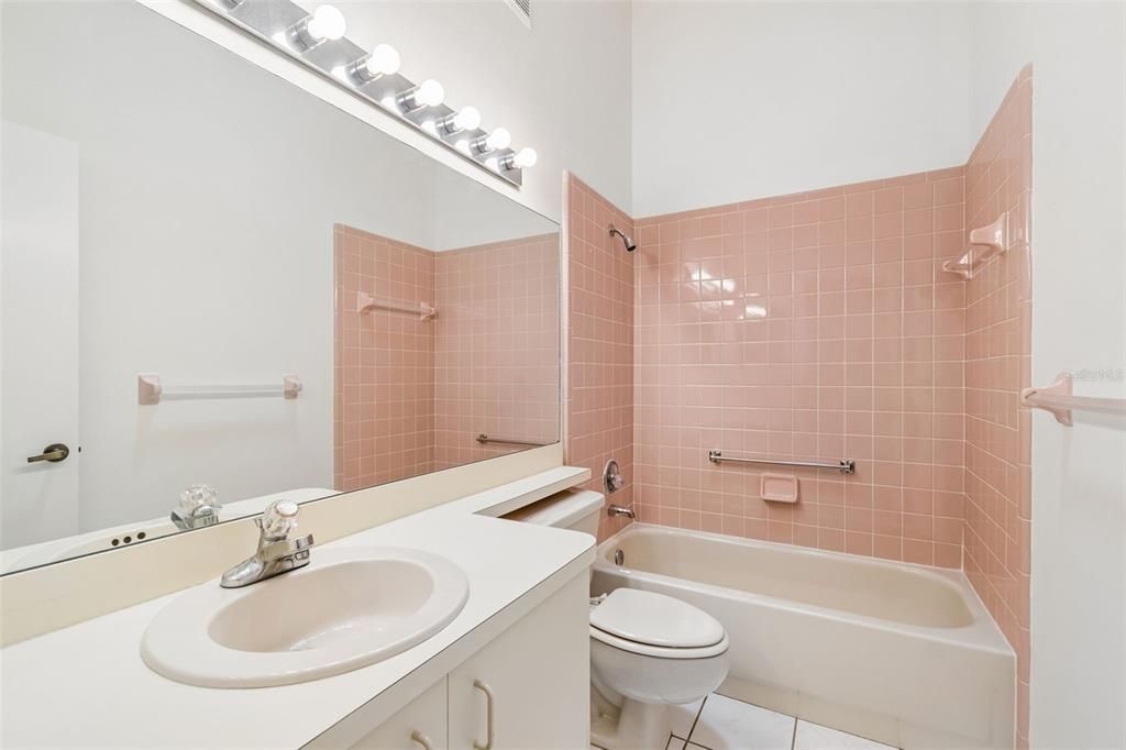For Sale: $335,000 (2 beds, 2 baths, 1280 Square Feet)