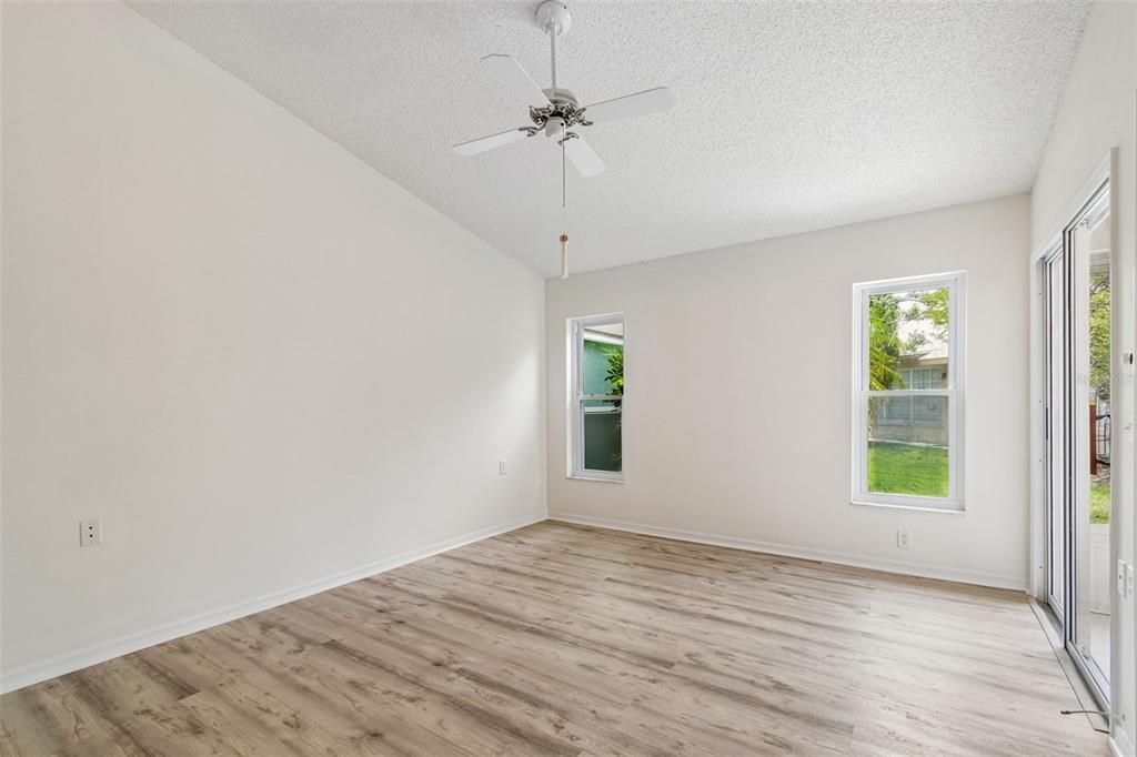 For Sale: $335,000 (2 beds, 2 baths, 1280 Square Feet)