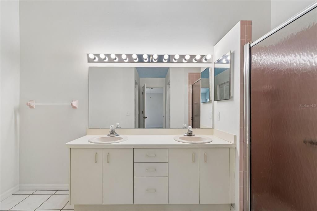 For Sale: $335,000 (2 beds, 2 baths, 1280 Square Feet)