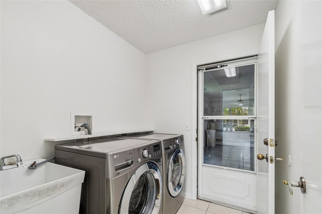 For Sale: $335,000 (2 beds, 2 baths, 1280 Square Feet)