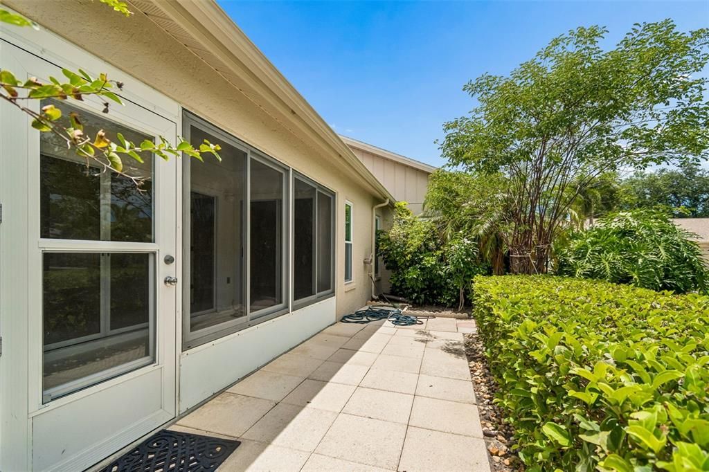 For Sale: $335,000 (2 beds, 2 baths, 1280 Square Feet)