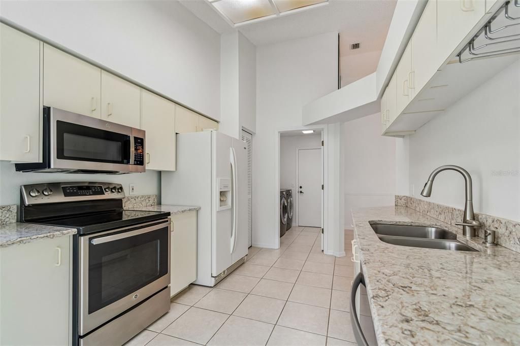 For Sale: $335,000 (2 beds, 2 baths, 1280 Square Feet)