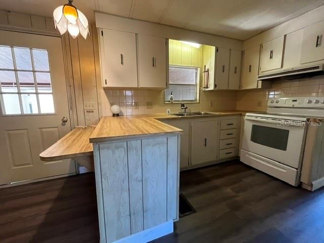 For Sale: $129,129 (2 beds, 2 baths, 871 Square Feet)