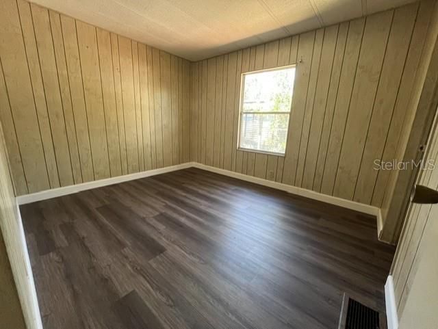 For Sale: $129,129 (2 beds, 2 baths, 871 Square Feet)