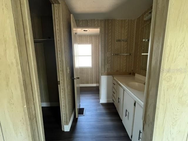 For Sale: $129,129 (2 beds, 2 baths, 871 Square Feet)