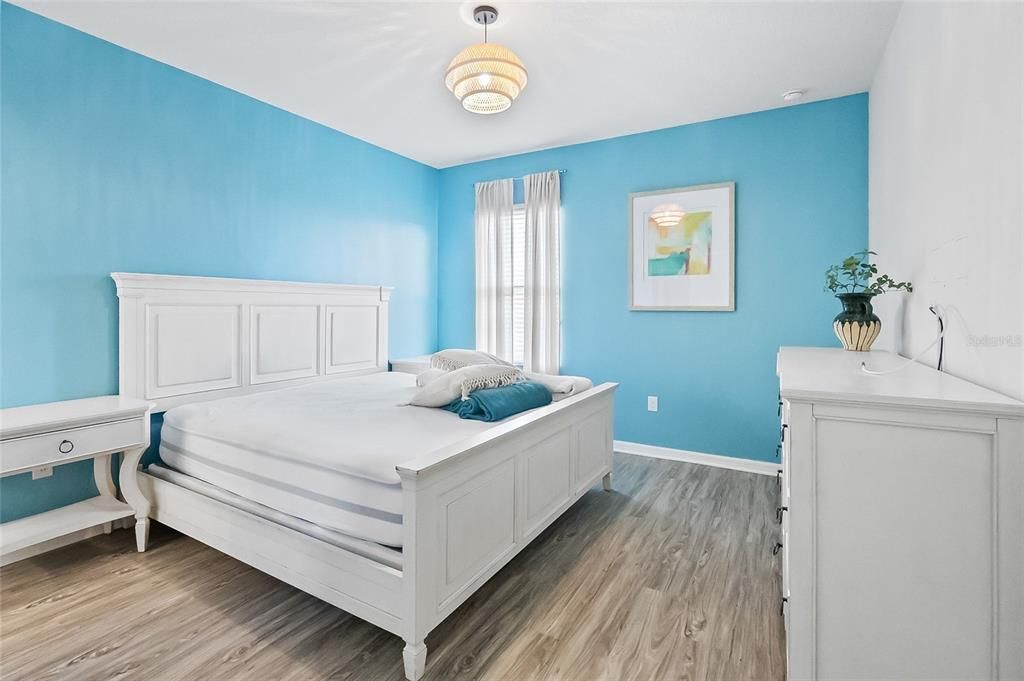 В аренду: $4,500 (8 спален, 6 ванн, 3565 Квадратных фут)