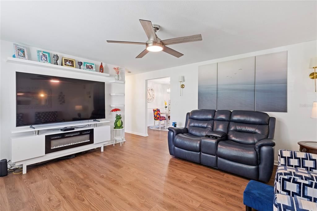 For Sale: $350,000 (3 beds, 2 baths, 1420 Square Feet)