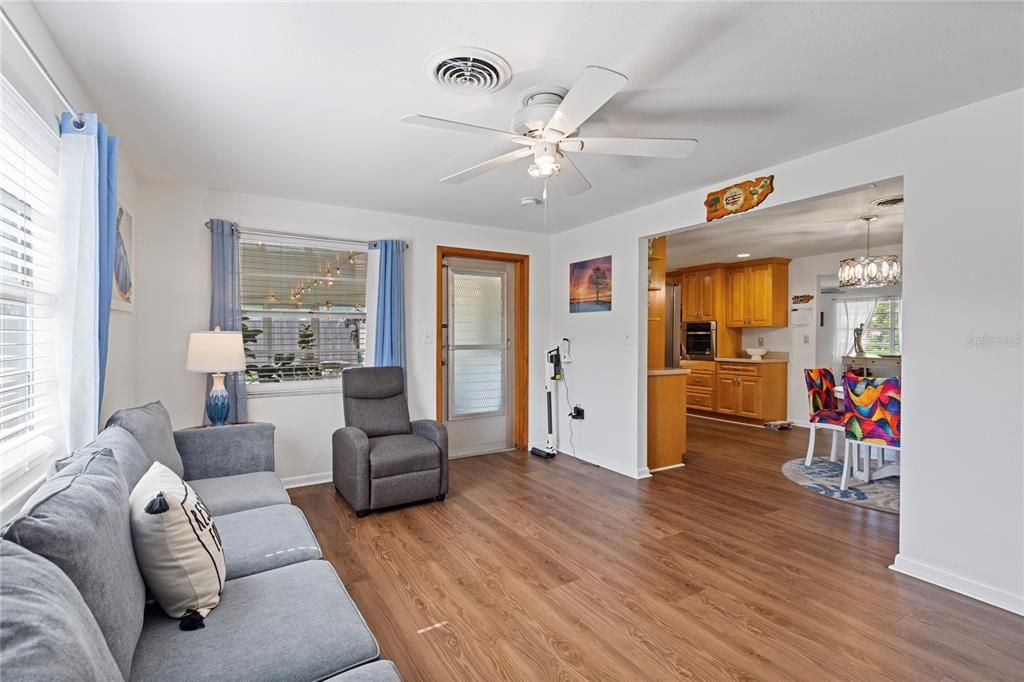 For Sale: $350,000 (3 beds, 2 baths, 1420 Square Feet)