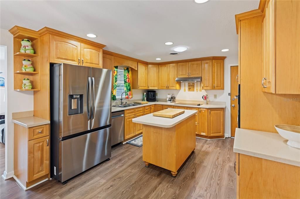 For Sale: $350,000 (3 beds, 2 baths, 1420 Square Feet)
