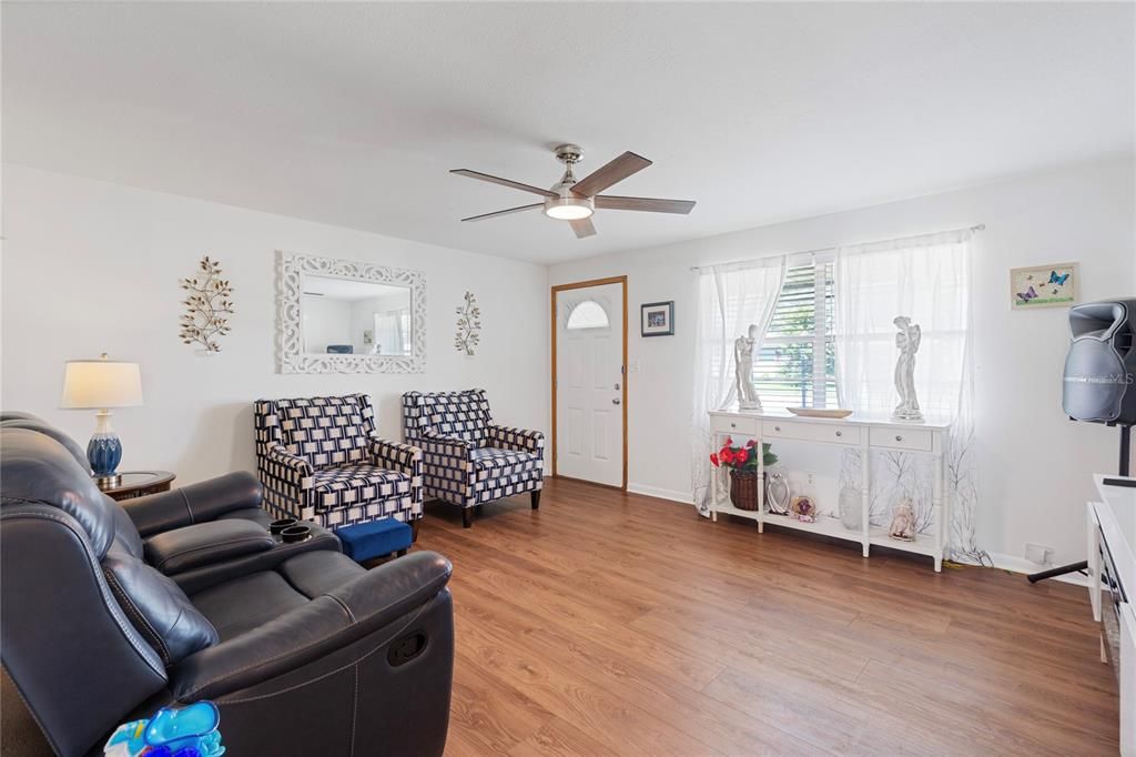 For Sale: $350,000 (3 beds, 2 baths, 1420 Square Feet)