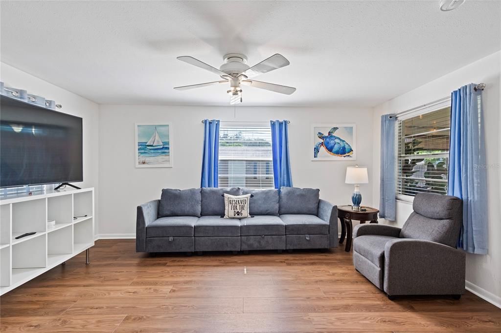 For Sale: $350,000 (3 beds, 2 baths, 1420 Square Feet)