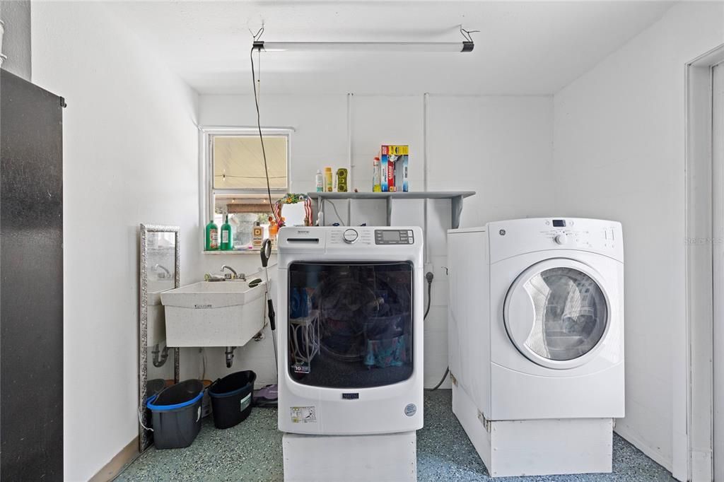 For Sale: $350,000 (3 beds, 2 baths, 1420 Square Feet)