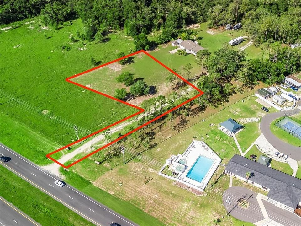 На продажу: $4,699,900 (7.31 acres)