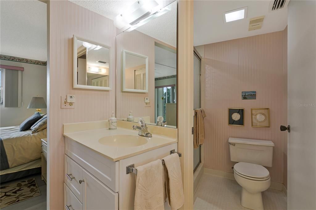 For Sale: $174,900 (2 beds, 2 baths, 1104 Square Feet)