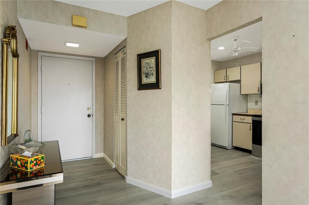 For Sale: $174,900 (2 beds, 2 baths, 1104 Square Feet)