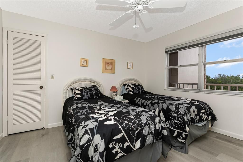 For Sale: $174,900 (2 beds, 2 baths, 1104 Square Feet)