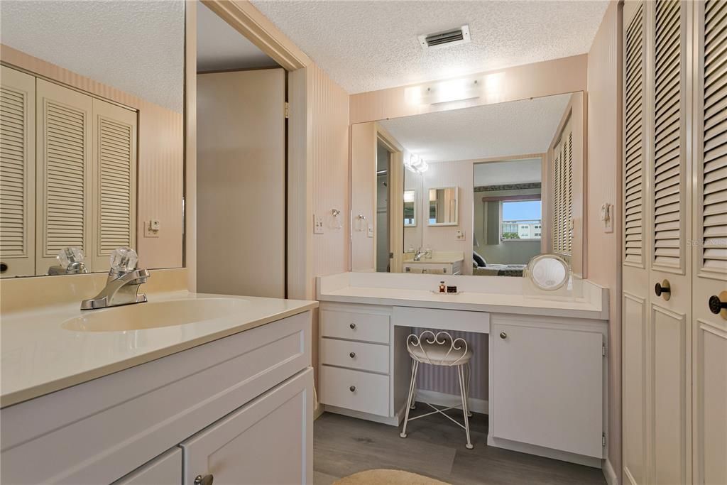 For Sale: $174,900 (2 beds, 2 baths, 1104 Square Feet)