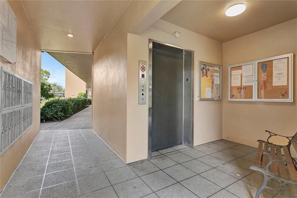 For Sale: $174,900 (2 beds, 2 baths, 1104 Square Feet)